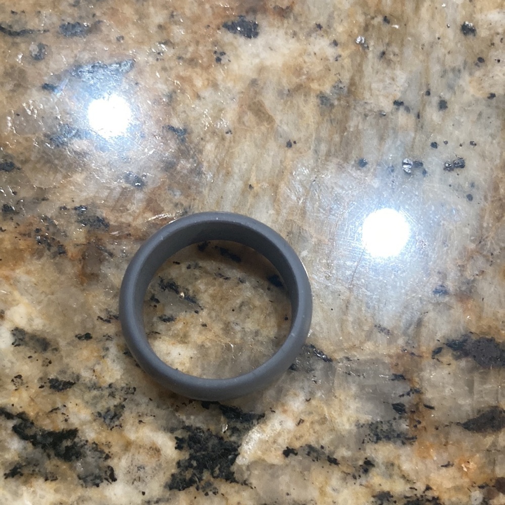 Gray silicone ring - Picture 3 of 5